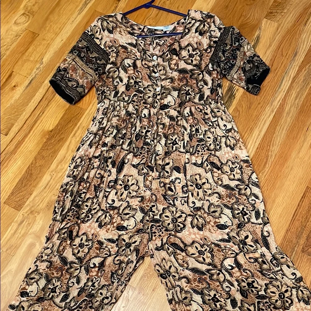 Elegant Vintage Floral Jumpsuit with Paded Shoulders - Picture 8 of 8